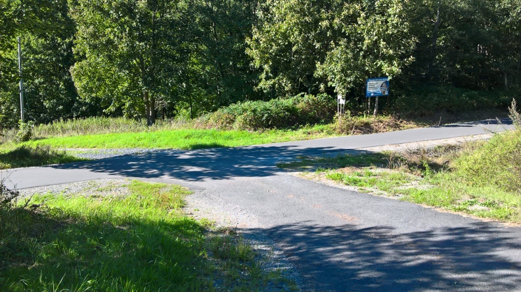 [AHW Banner am Radweg]