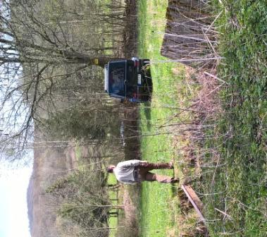 [Jagdpächter Wilfried Helfrich überquerte den befriedeten Mühlgraben via Eisenträger]